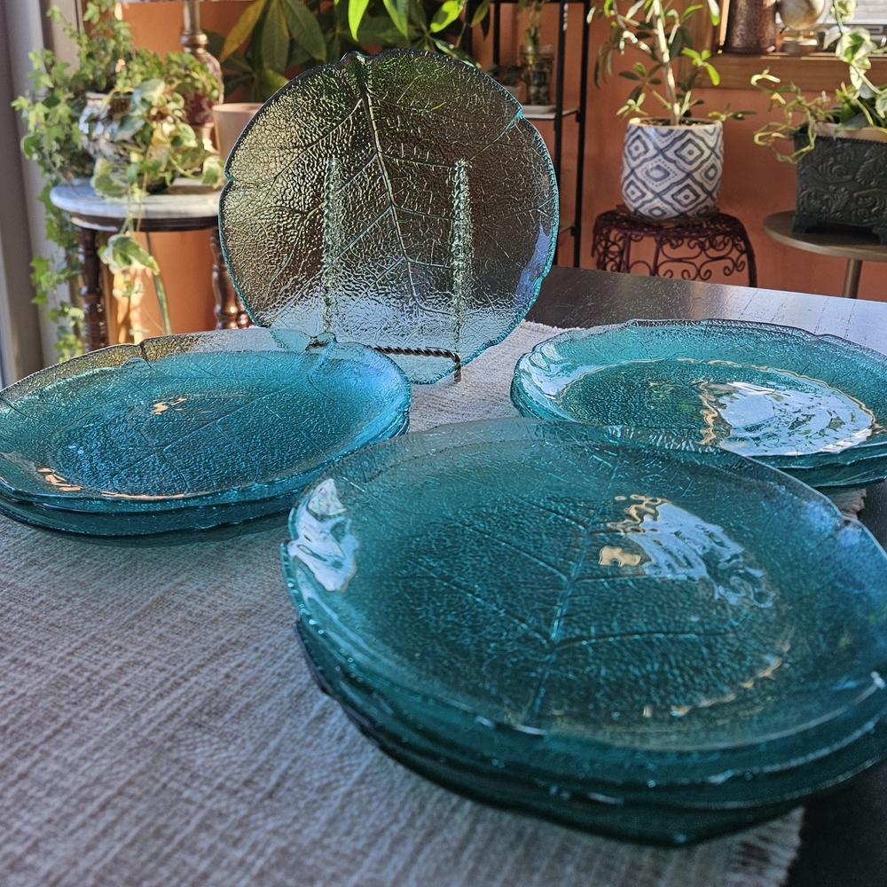 11 Vintage French Arcoroc Aspen Leaf Turquoise 7 1/2" Salad Lunch Plates